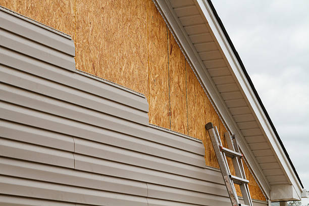 Professional Siding Replacement technician working in Dallas, WV